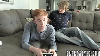 Smooth twink buds swap video frivolity be beneficial to barebacking